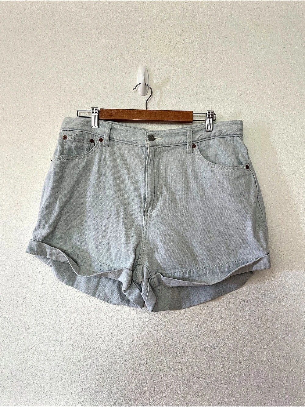 Levi's A-Line Mom Shorts Denim Shorts in Blue Waist 32